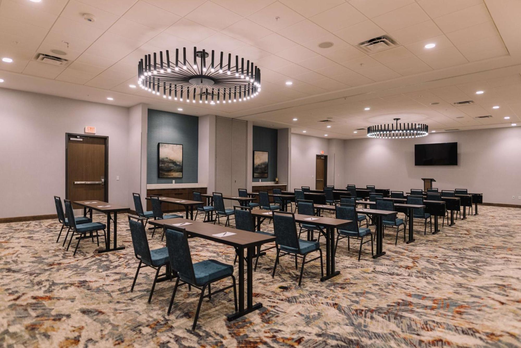 Embassy Suites By Hilton Gatlinburg Resort Exterior photo