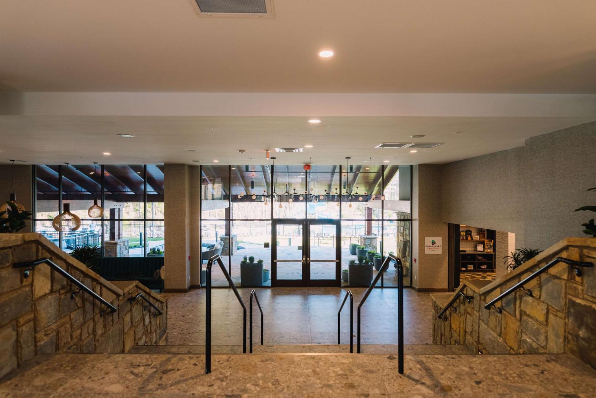 Embassy Suites By Hilton Gatlinburg Resort Exterior photo