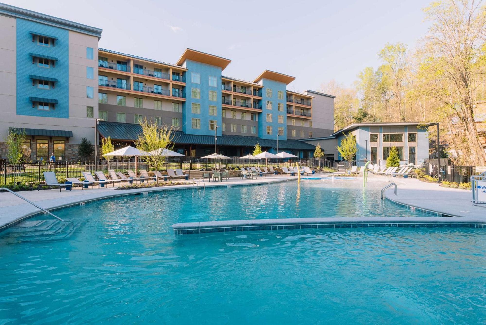 Embassy Suites By Hilton Gatlinburg Resort Exterior photo
