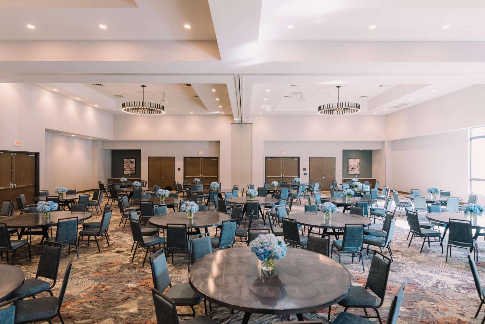 Embassy Suites By Hilton Gatlinburg Resort Exterior photo