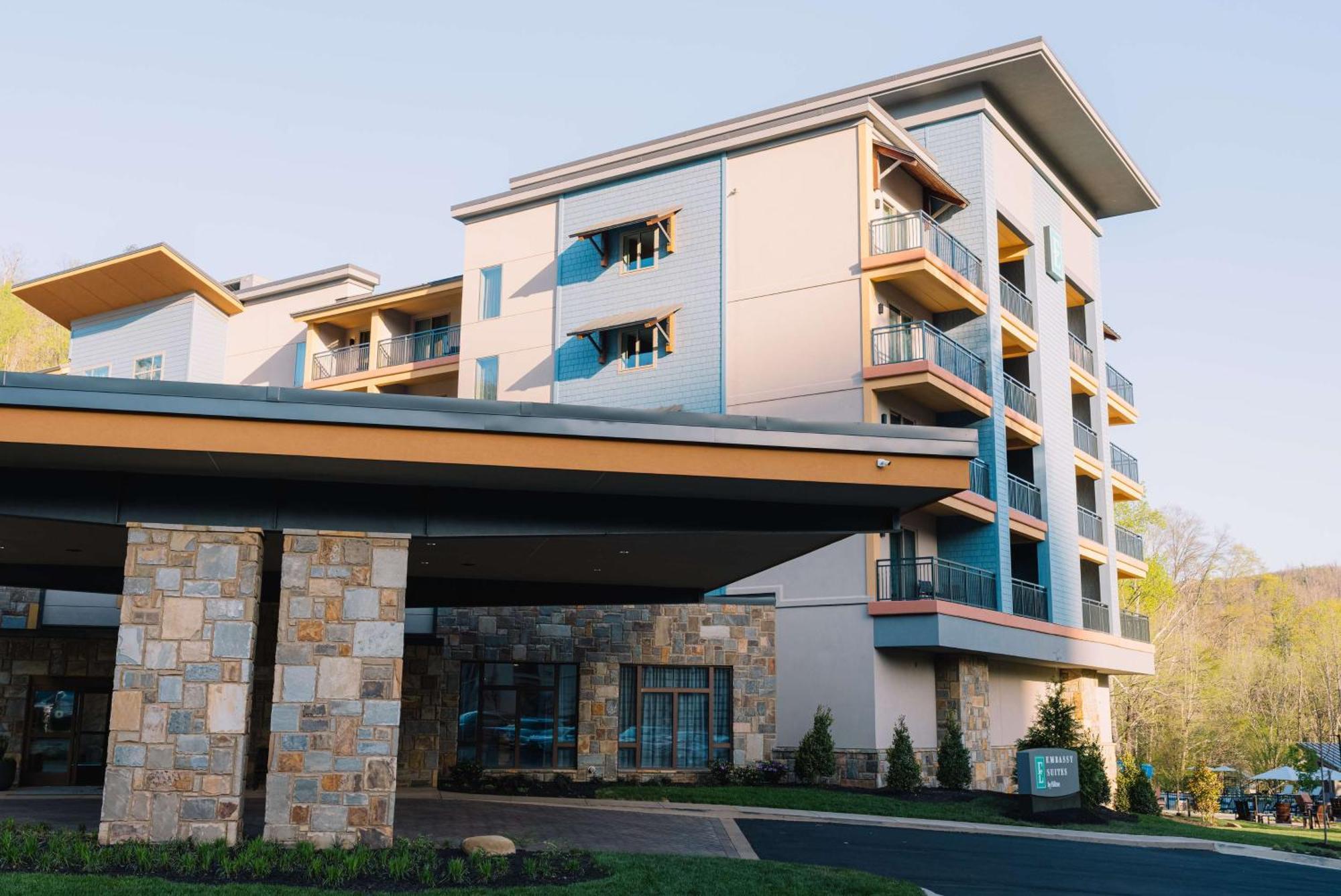 Embassy Suites By Hilton Gatlinburg Resort Exterior photo