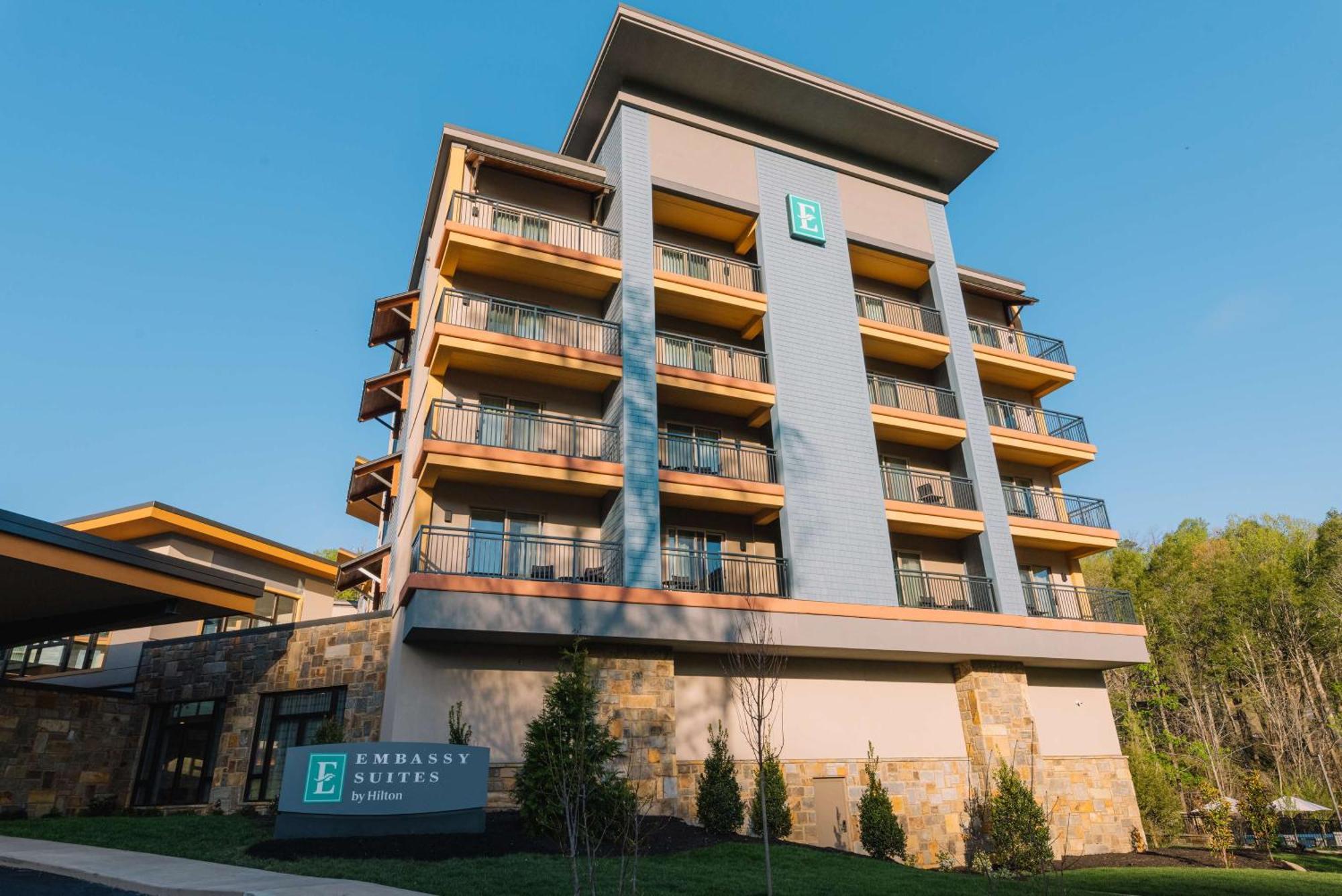 Embassy Suites By Hilton Gatlinburg Resort Exterior photo